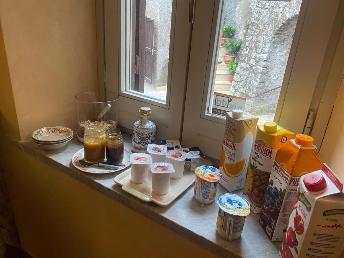 Il Borgo Antico Bed & Breakfast Rocca Massima Екстериор снимка